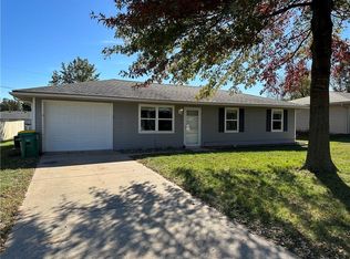 501 W Edgewood Dr, Edgerton, KS 66021
