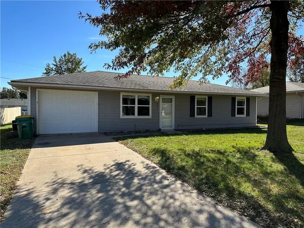 501 W Edgewood Dr, Edgerton, KS 66021