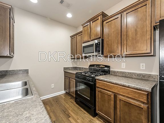 5th image of 4102 Dahlgreen Way