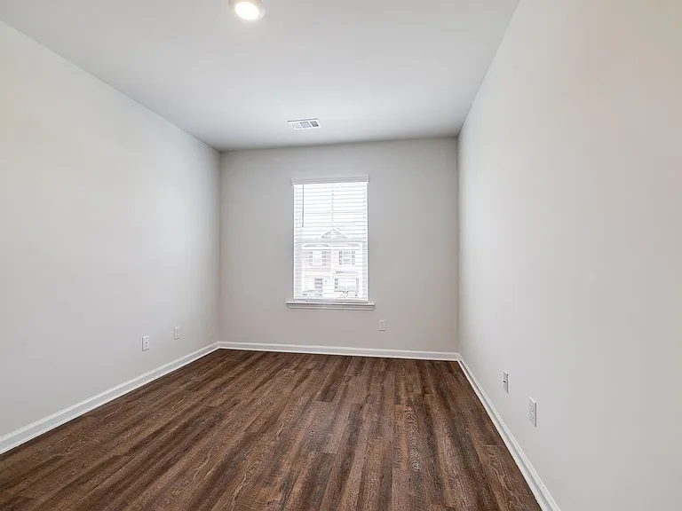 8 Red Robin Ct — Photo 24