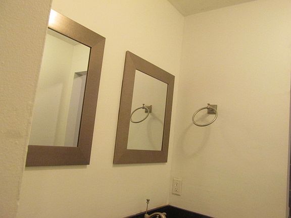 5th image of 3949 Winthrop Ave