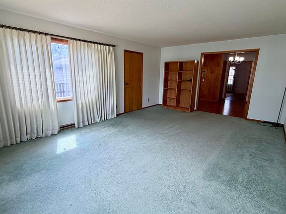 4th image of 915 Pleasantview Dr