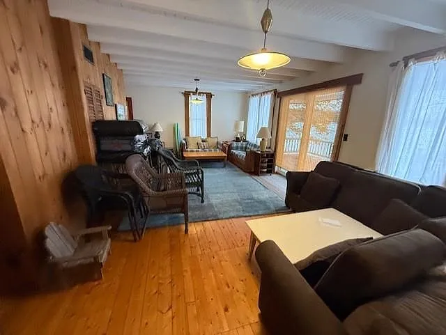 211 Lake Ave — Photo 6