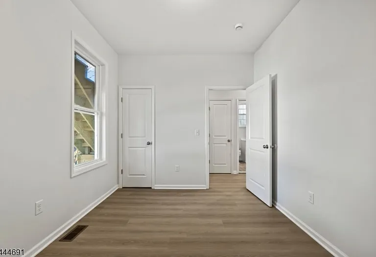 18 Charles St — Photo 8