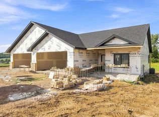 8610 Silver Oaks Dr, Dubuque, IA 52003