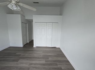 6780 121st St #8, Seminole, FL 33772