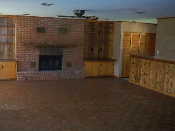 Family Room / Fireplace 