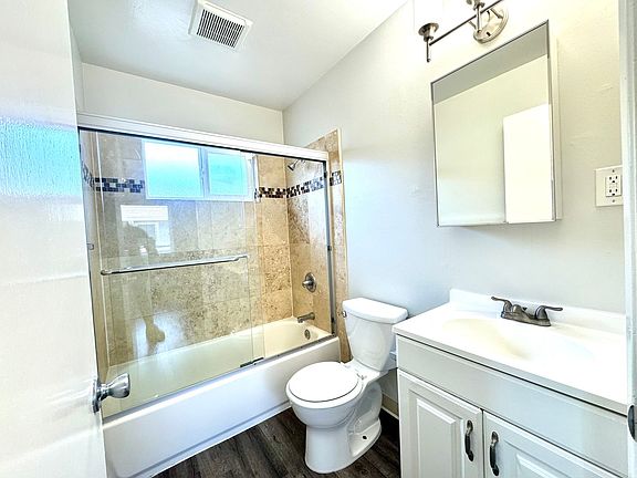 4th image of 330 Ventura Ave #12