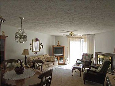 3rd image of 305 Westchester Cmns