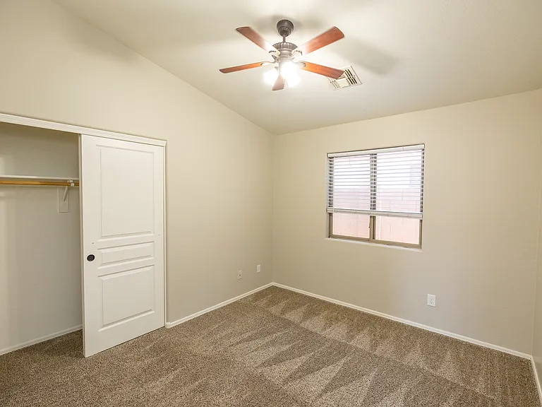 2541 E Silversmith Trl — Photo 20