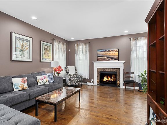3rd image of 64 Oak Creek Ct