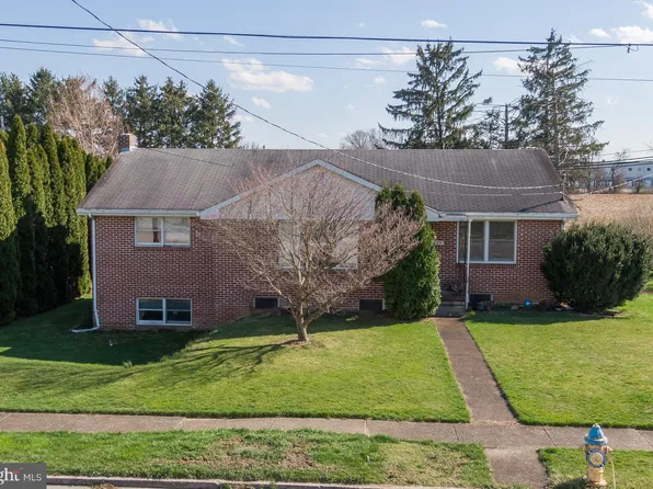 85 W Main St, New Kingstown, PA 17072