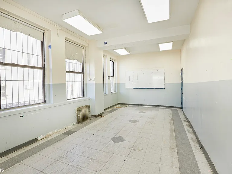 2025 67th St #SCHOOL — Photo 27