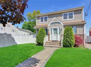28 Euston Rd S, West Hempstead, NY 11552