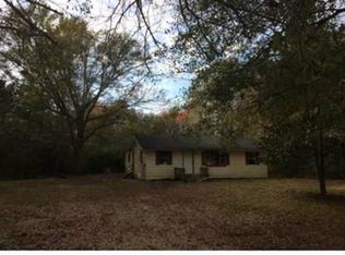 8611 Primrose Ln, Moss Point, MS 39562