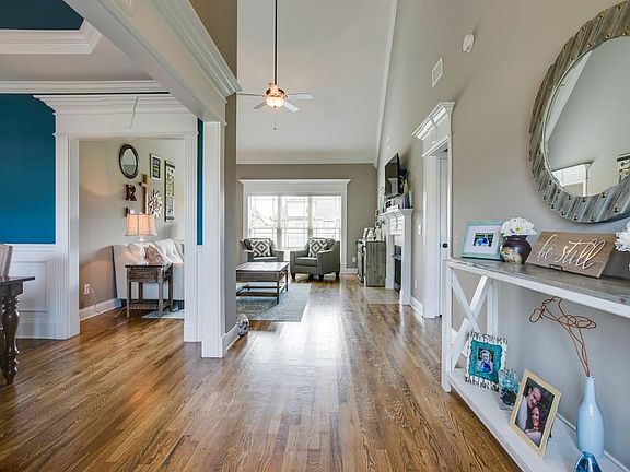 4th image of 2437 Dewington Dr