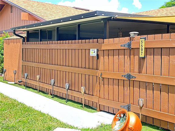 3rd image of 5597 Foxlake Dr