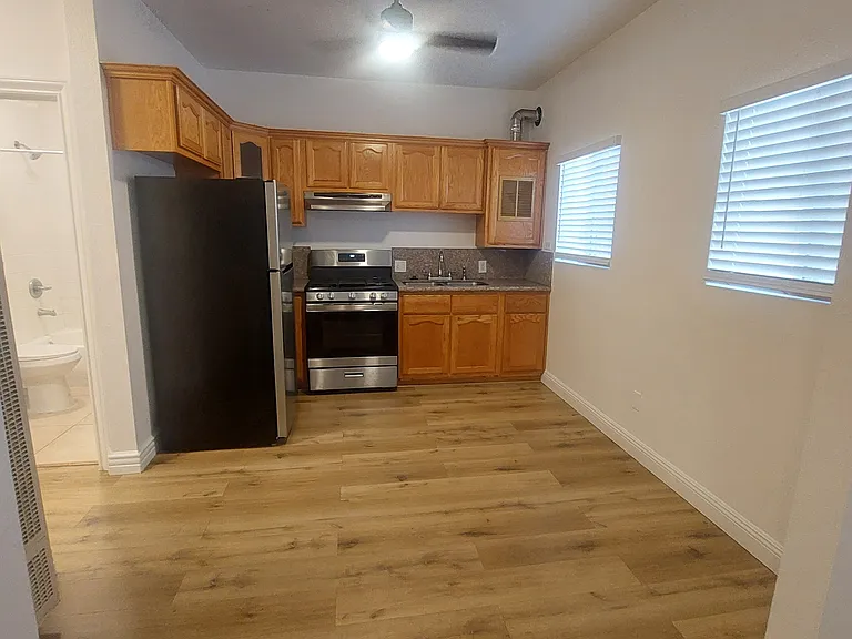 149 S Manhattan Pl #202 — Photo 3