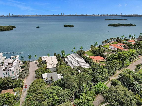 4th image of 6011 N Bayshore Dr APT 2