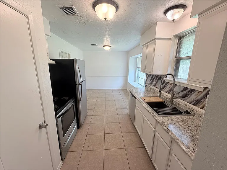 6622 Castleview Ln — Photo 11