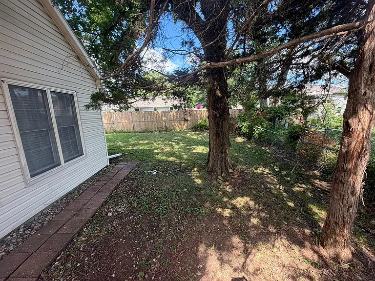 401 Dustin Dr — Photo 23
