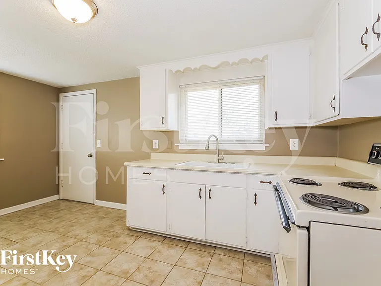 5042 N Bellaire Ave — Photo 10