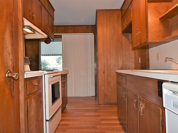 2nd image of 8 N Pineview Dr