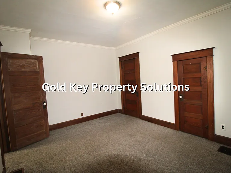 815 N Elm St — Photo 15