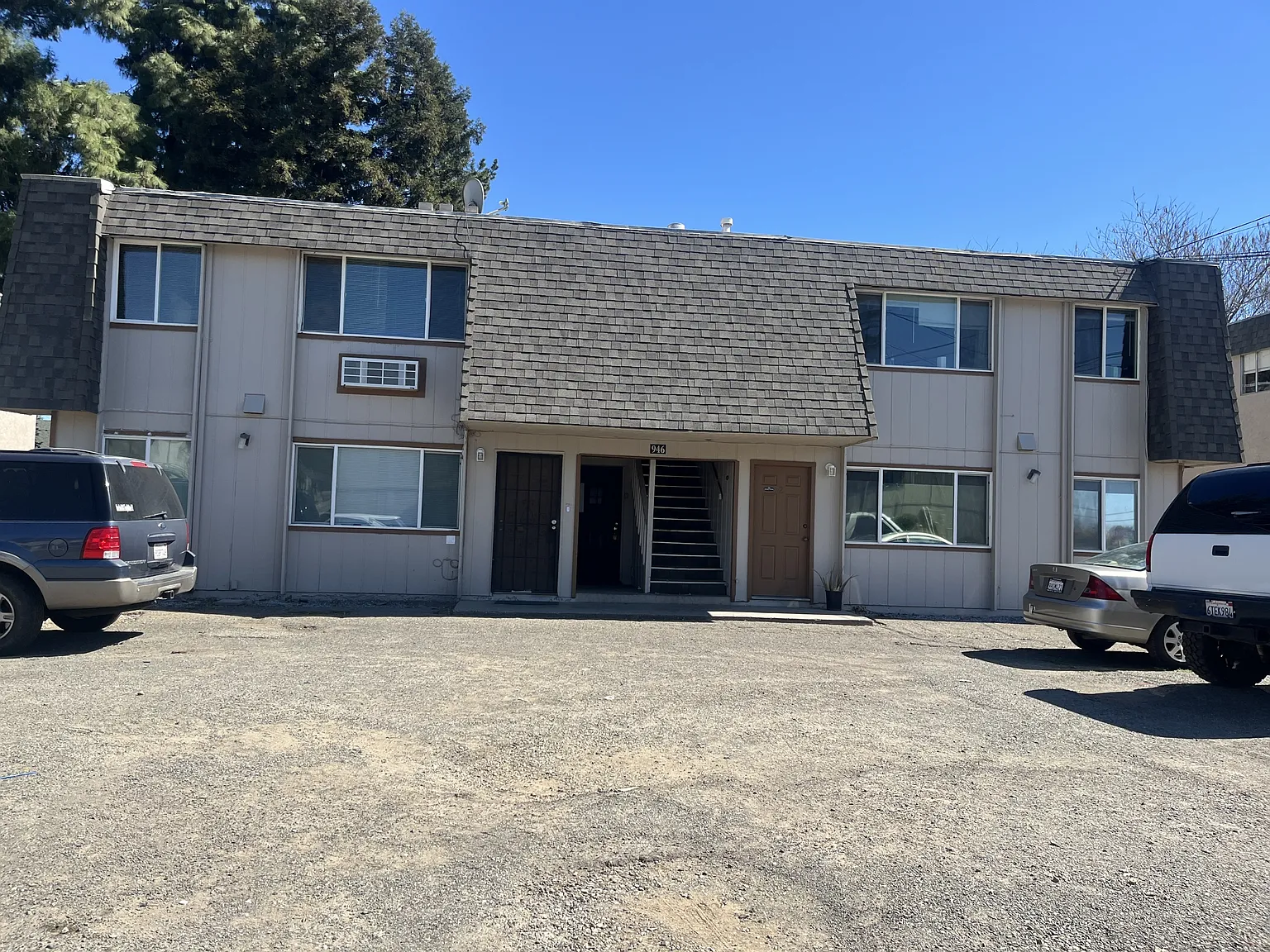946 S Barrett Rd APT 4 photo 1