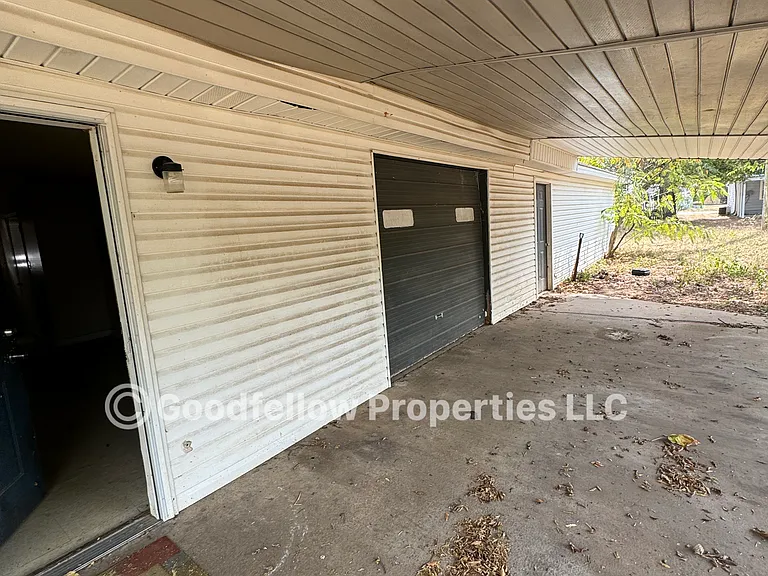 608 Marion Ave — Photo 14