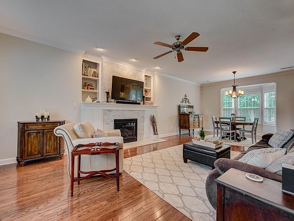 3rd image of 1624 Spring Oak Ln
