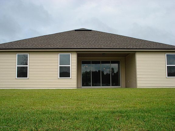 Exterior rear Center