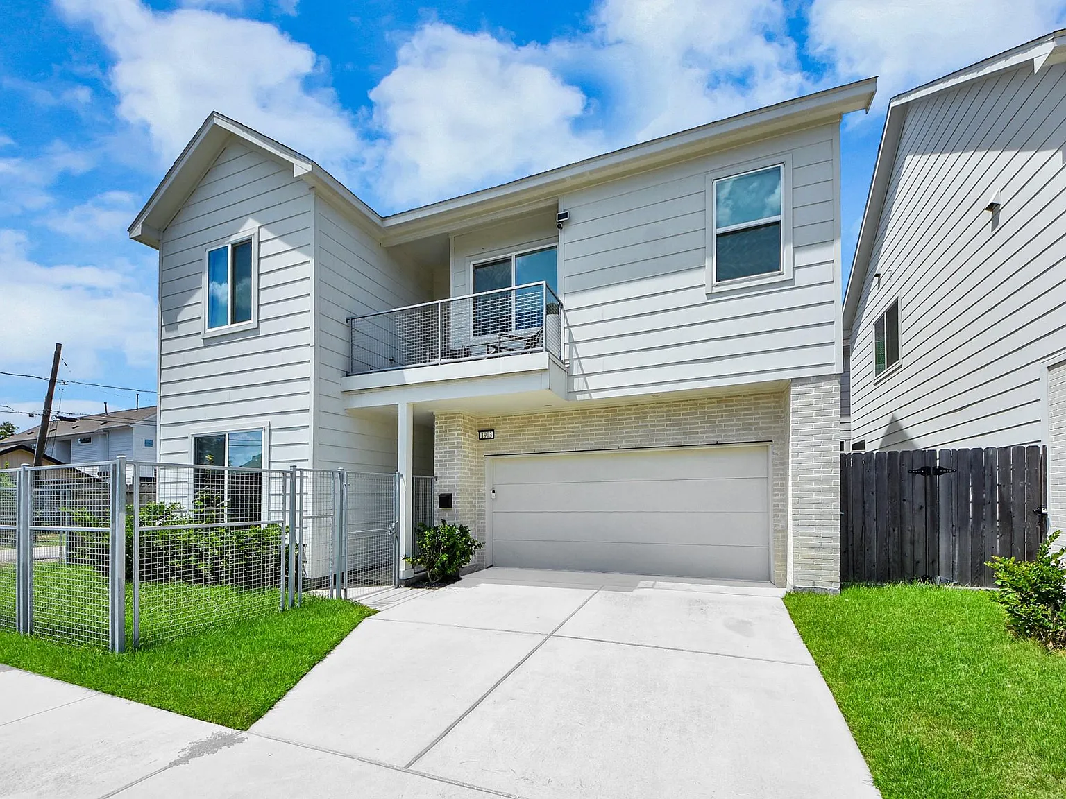 3 bed, 2.5 bath, 1863 sqft, $2,550 — Photo 3