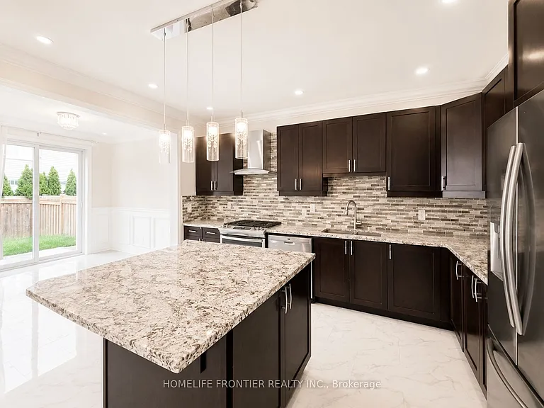885 Farmstead Dr #UPPER — Photo 10