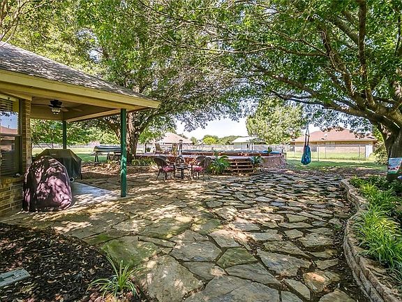4th image of 2928 Whispering Creek Ln