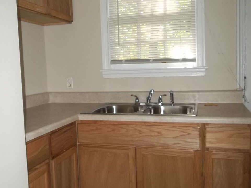 2nd image of 1516 Herrin Ave