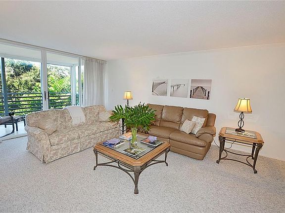 5th image of 935 E Causeway Blvd
