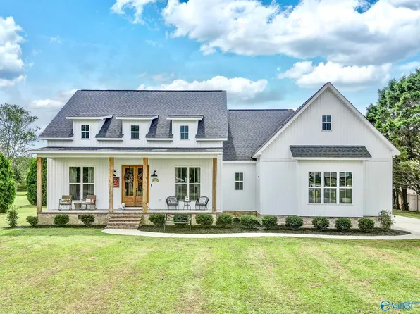 4378 Walnut St, Albertville, AL 35950