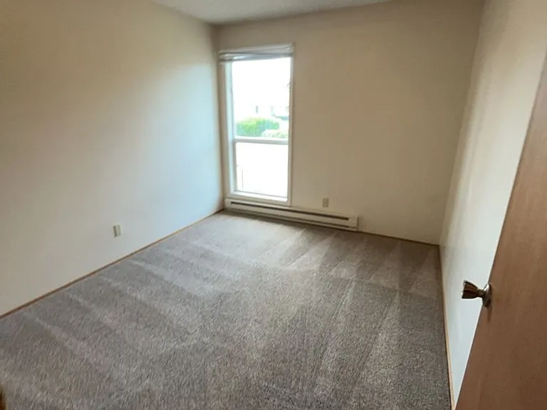 2100 Eldridge Ave — Photo 10
