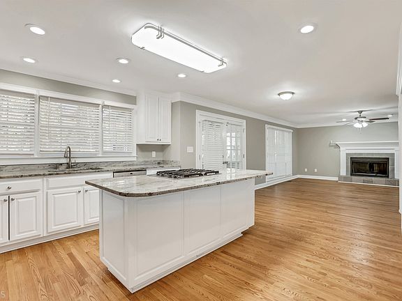 4th image of 560 Laurel Wood Ct SW