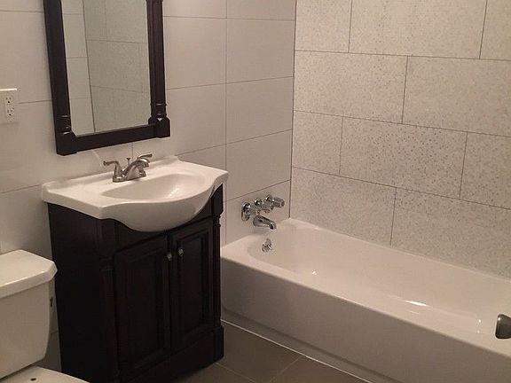 5th image of 829 Greenwood Ave APT 4A