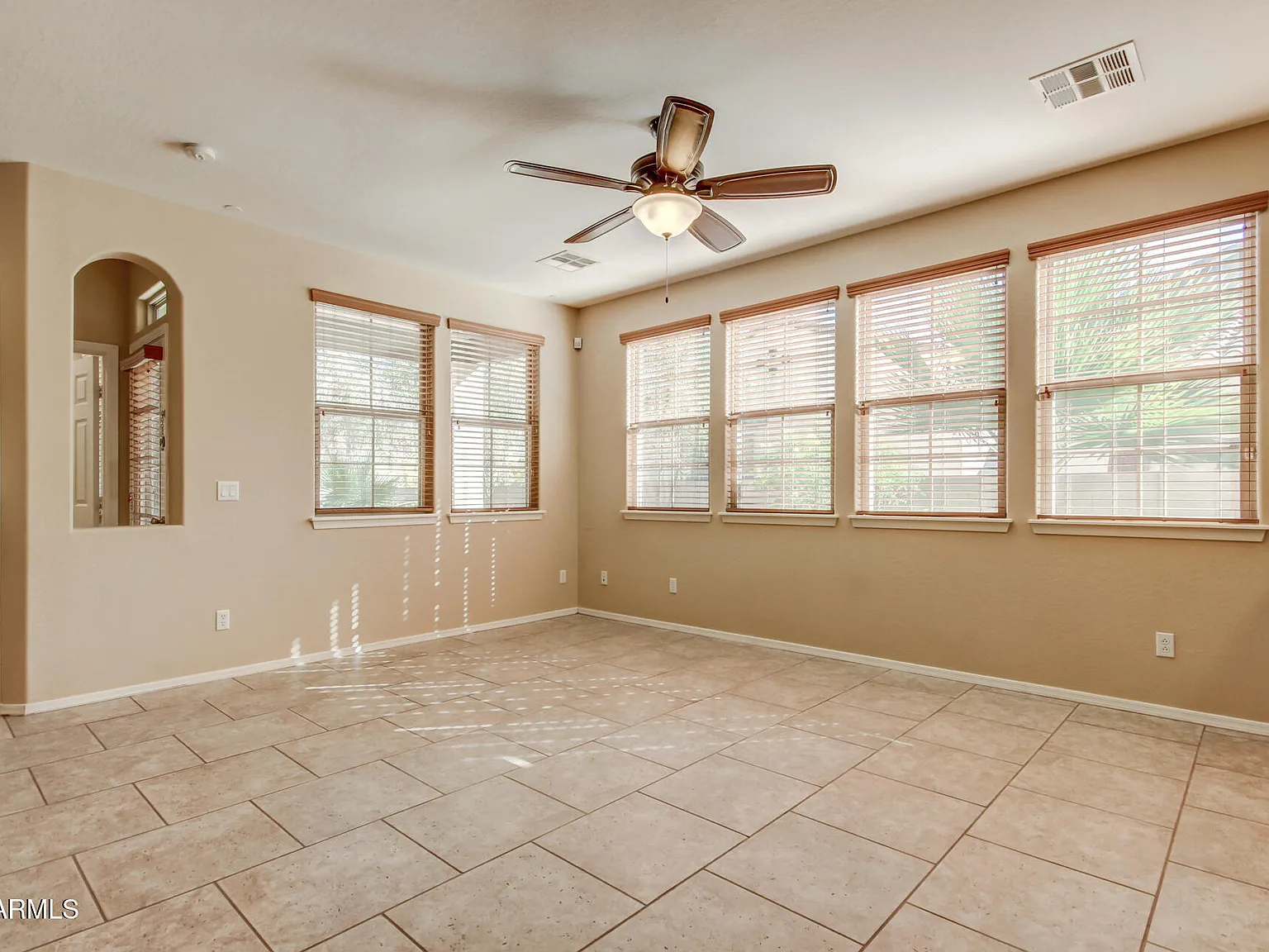 4 bed, 3.5 bath, 2089 sqft, $2,400 — Photo 3