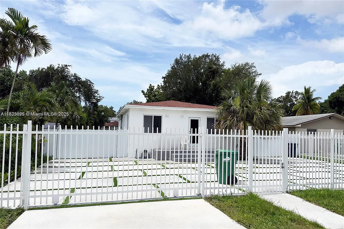Photo 2 of 7 - 2740 NW 49th St - Miami, FL Building Photo - 2740 NW 49th St