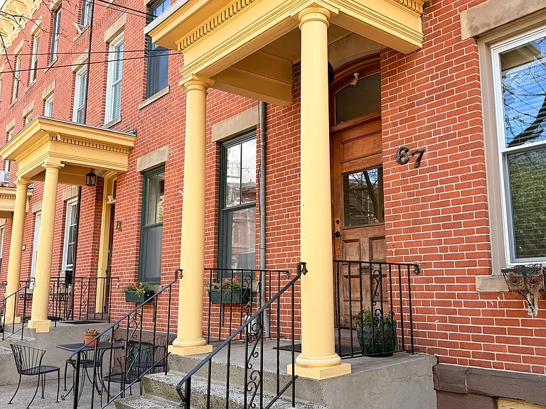 67 Warren St #B — Photo 1