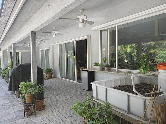 4th image of 101 SW Meade Circle
