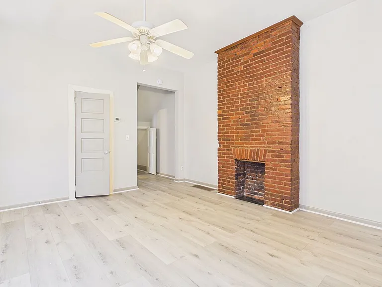 242 Harris St — Photo 6