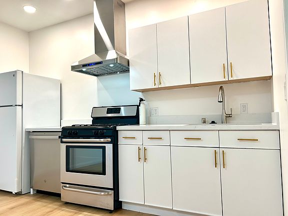 Brand new quartz carrera Counter top matching gold handles matches bathroom brand new dishwasher & kitchen sink & faucet. Brand new hood over range as well with light