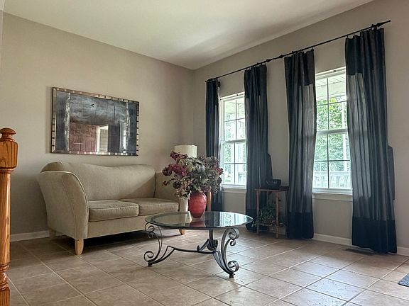 4th image of 1802 Thornapple Way