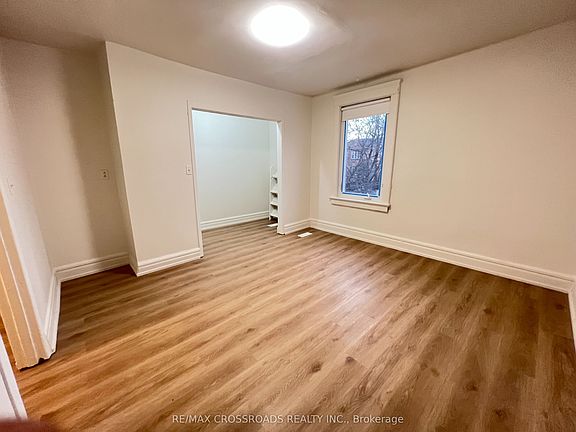 3rd image of 82 Curzon St Unit 2