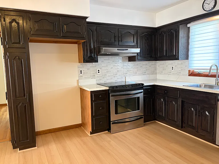 193 Banta Ave — Photo 10